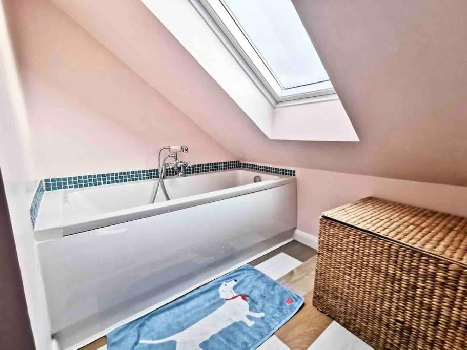 3 Bedroom Well Connected Family Home Free Parking Эдинбург Экстерьер фото